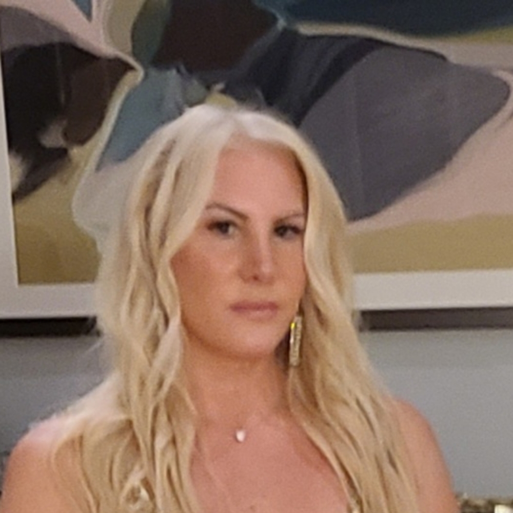 Meet your Posher, Holly